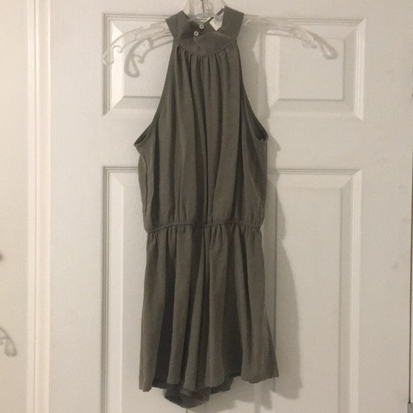 Sleeveless Romper XS - Picture 2 of 3